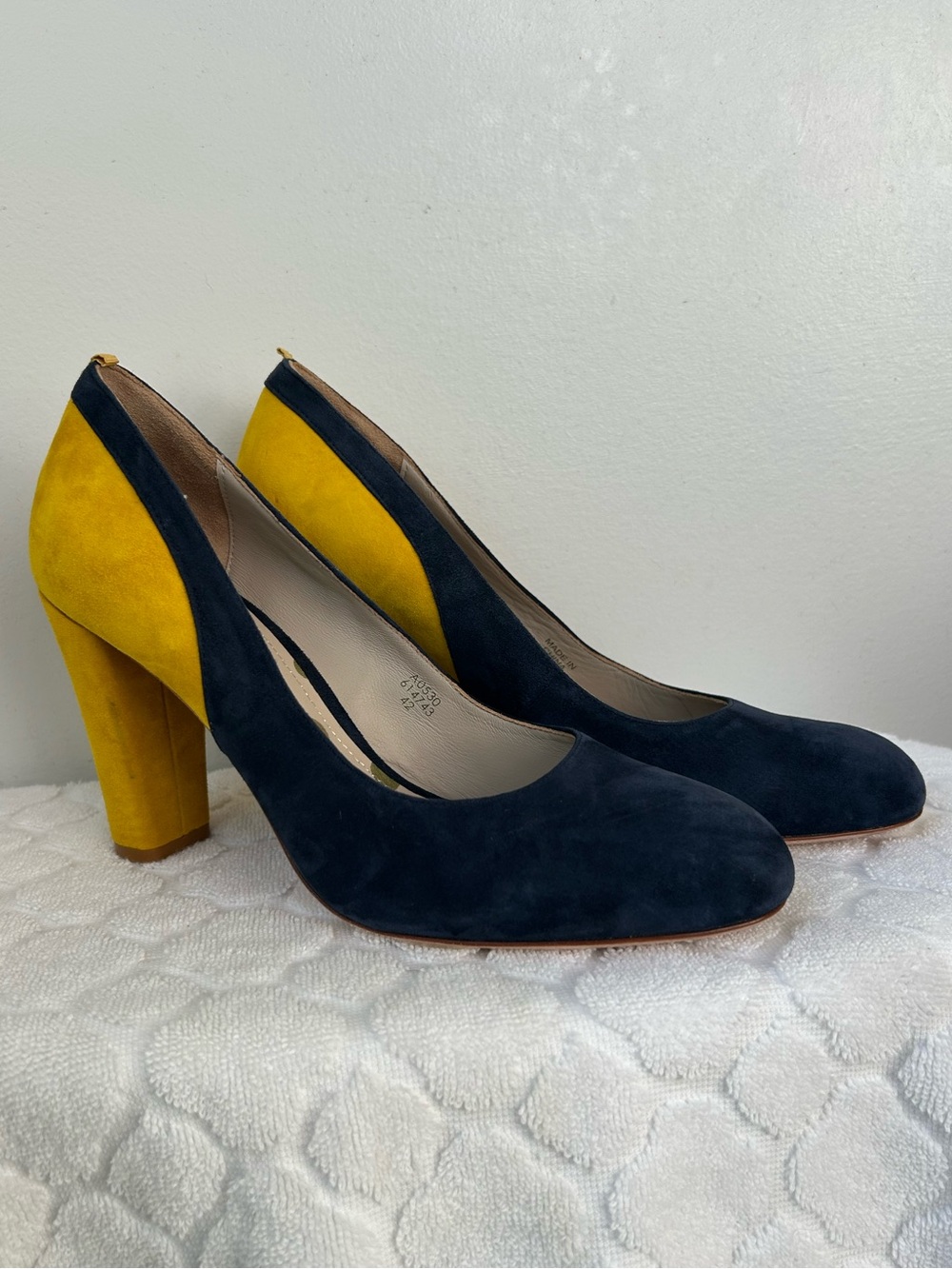 Boden Cathy Navy and Saffron Color block Suede Block Heel EU Sz 42 US Sz 10.5